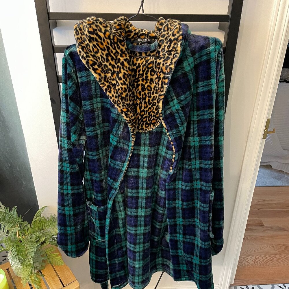 Sleep Studio Plaid Fleece Robe w/ Leopard Print Lining – Cozy Hooded Robe (Large